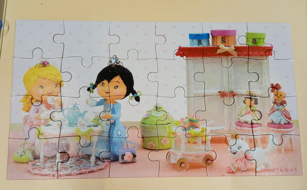 Puzzle "Rose joue à la princesse" -24 et 36p- JANOD 