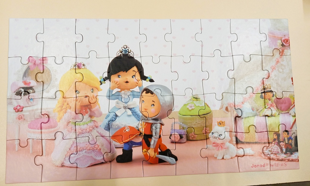 Puzzle "Rose joue à la princesse" -24 et 36p- JANOD 