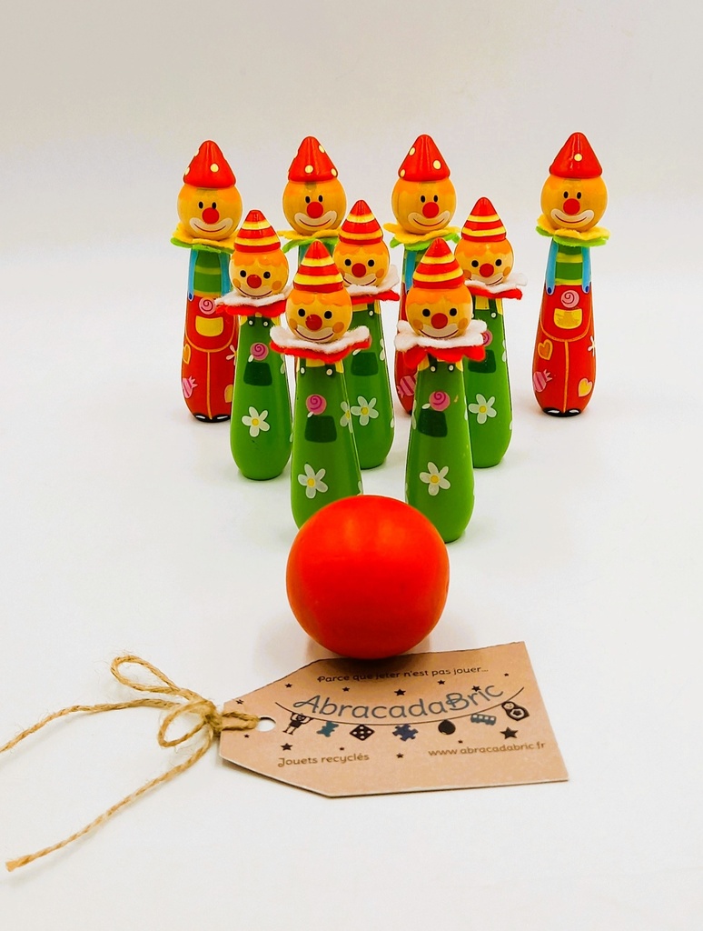 Clowns bowling