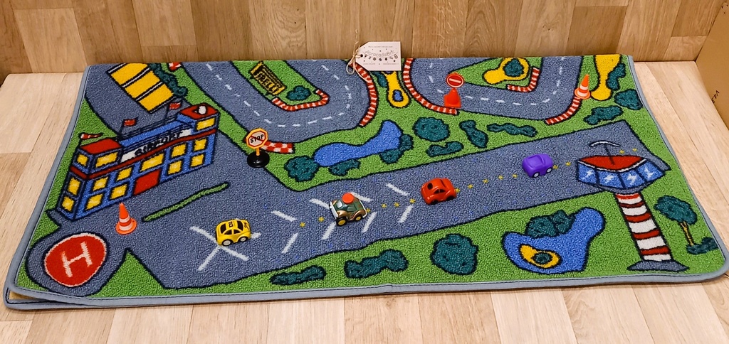 Tapis et mini voitures 