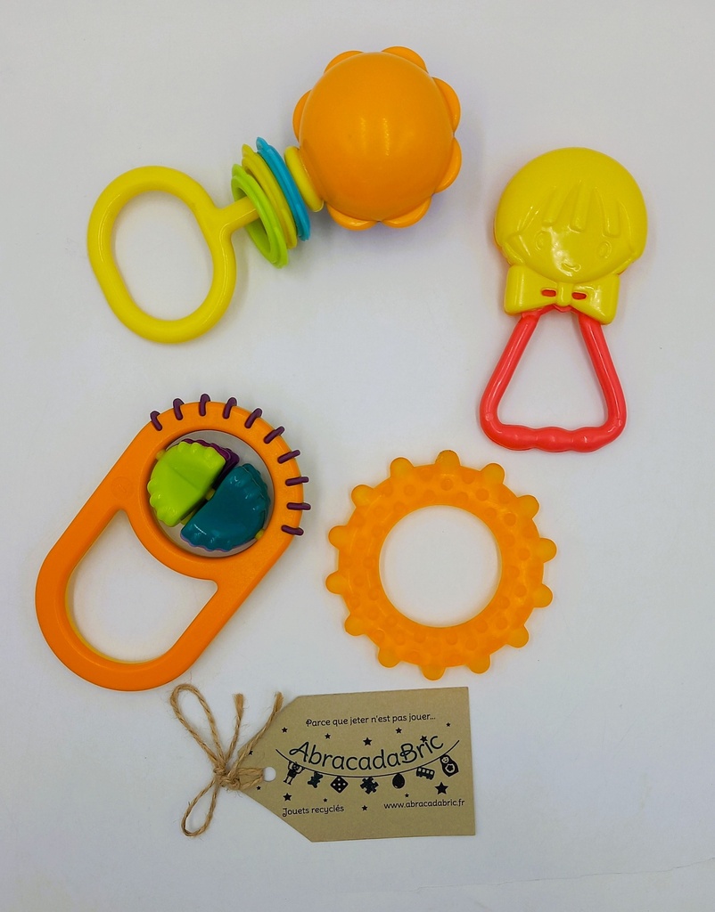 Lot de 4 hochets 