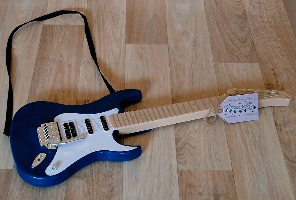 Guitare électronique bleue 