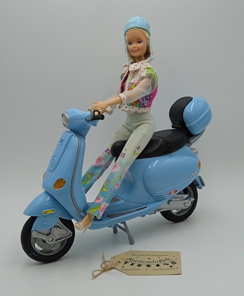 Barbie sur son scooter - MATTEL 