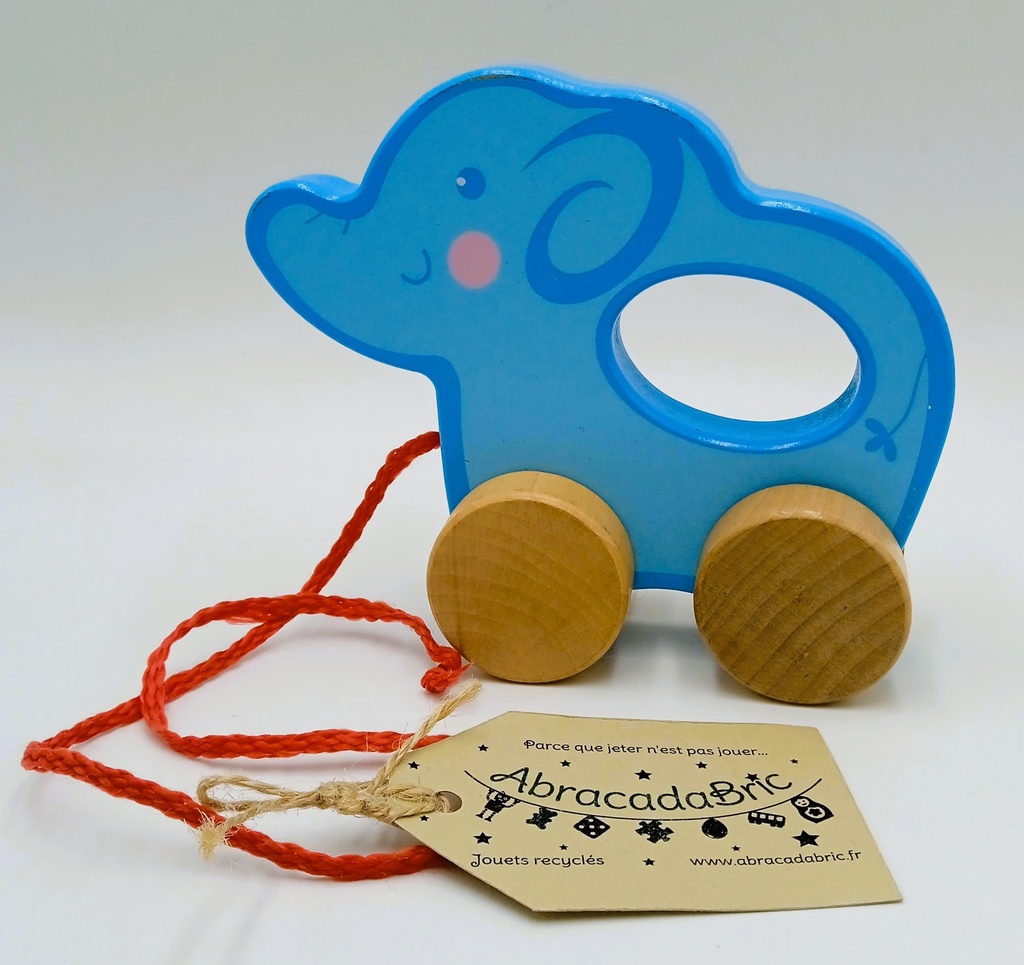 Eléphant en bois à tirer
