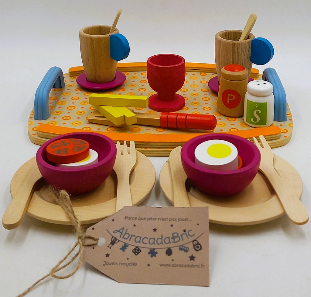 Dinette en bois petit déjeuner 