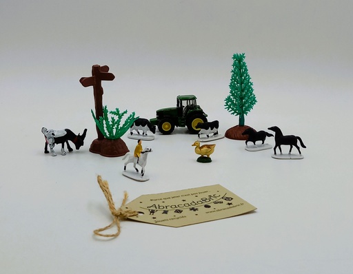 Lot de 10 figurines animaux, paysage et tracteur
