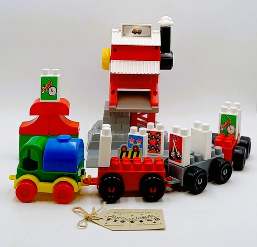 Gare et train en briques de constructions
