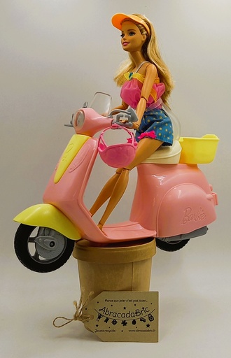 Barbie sur son scooter - MATTEL 