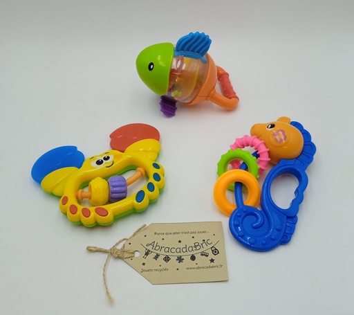 Lot 3 hochets plastique : poisson, hippocampe et crabe