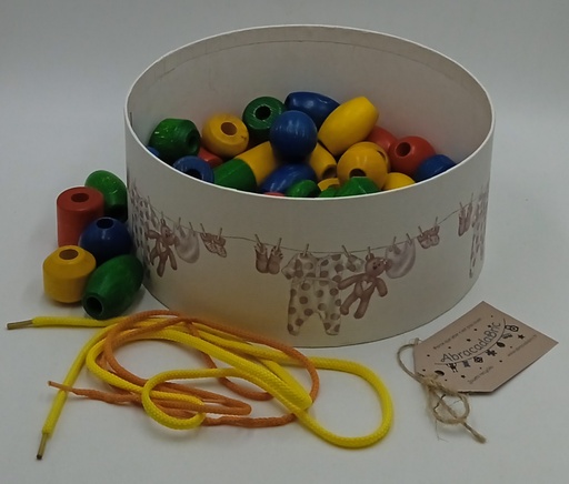 Lot de 57 perles en bois   