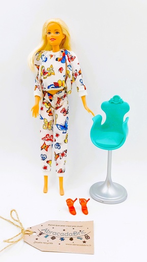 Barbie avec sa chaise bleu - MATTEL  